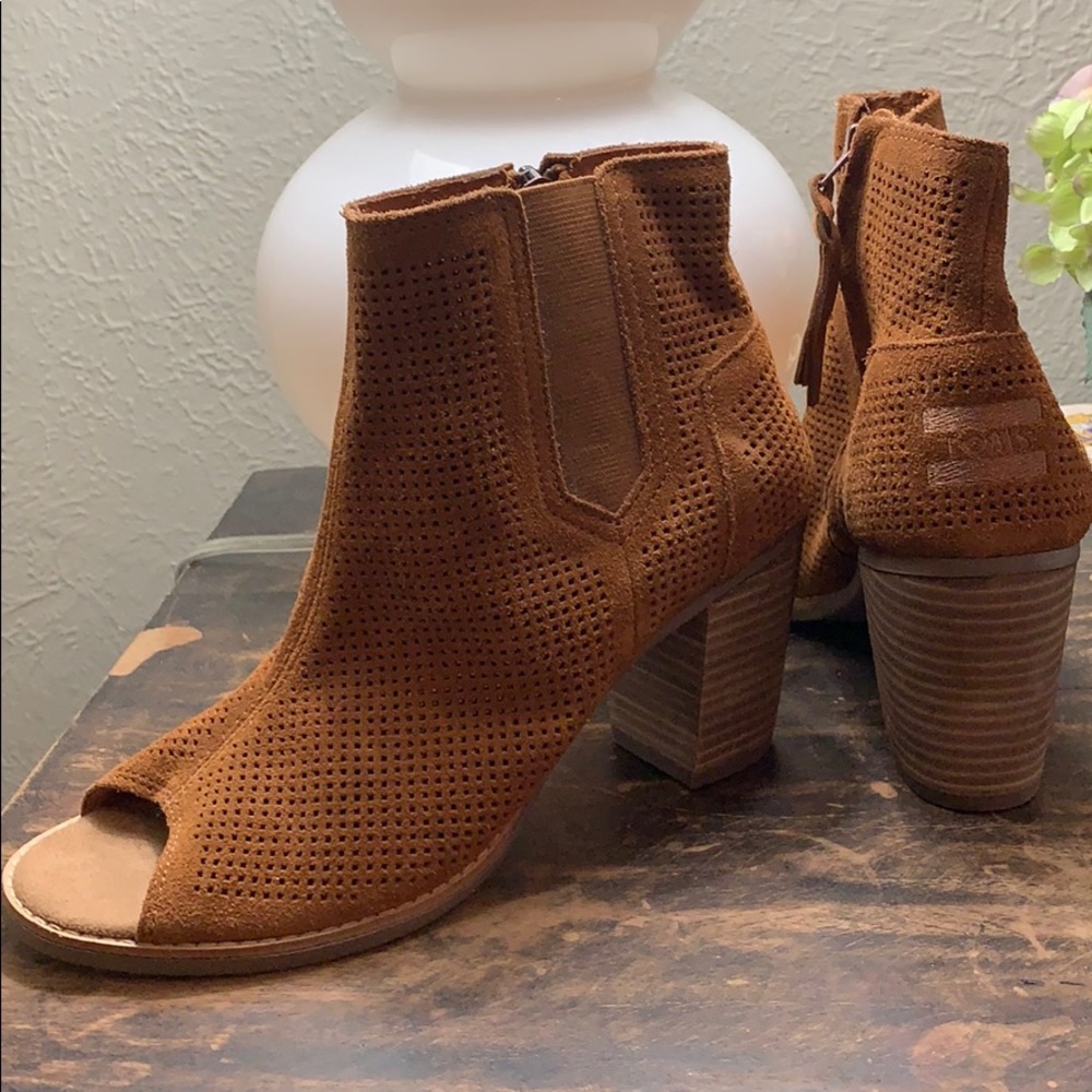 New Toms peep toe heels